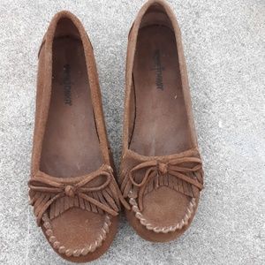 Minnetonka flats size 8